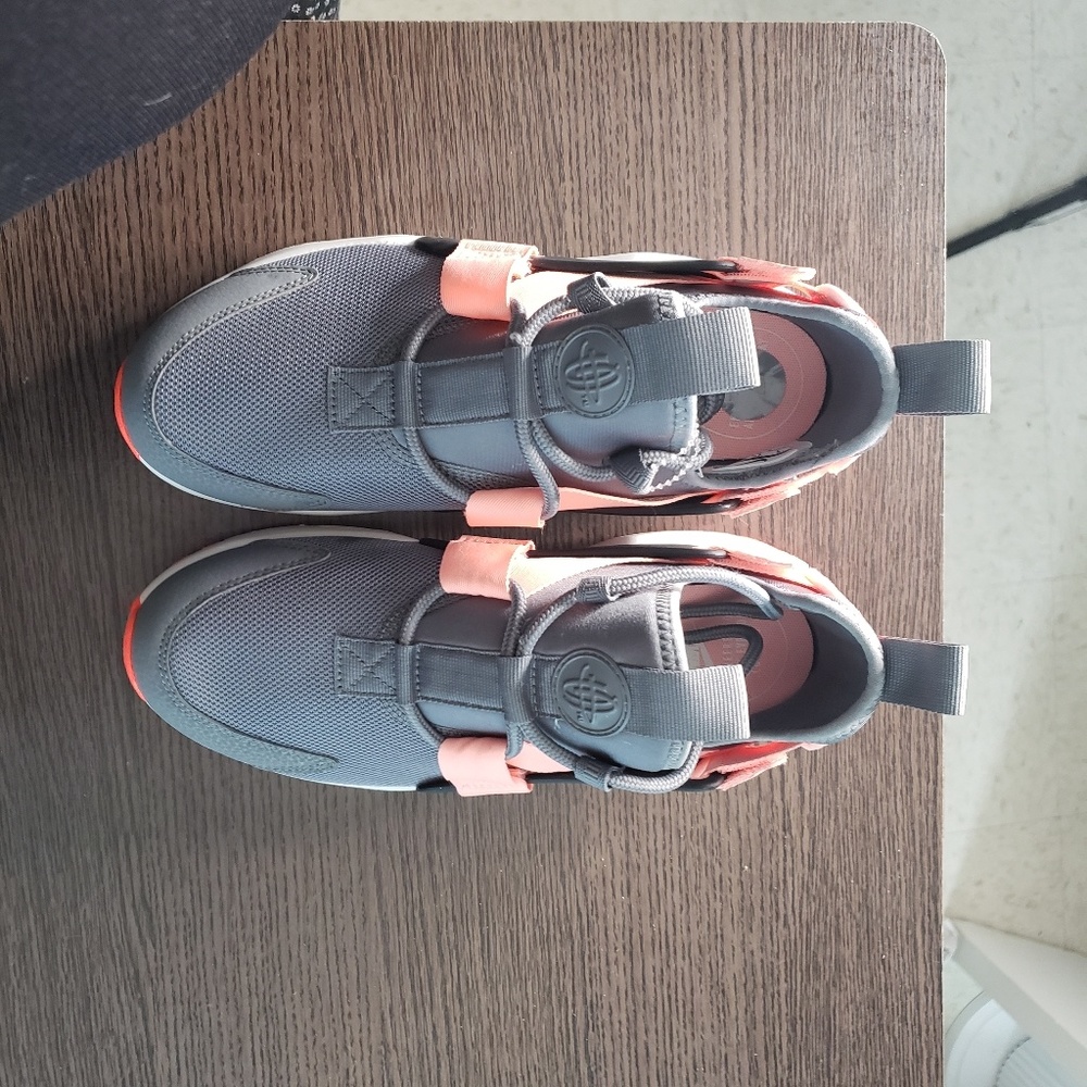 Nike Air Huraches - Picture 2 of 5